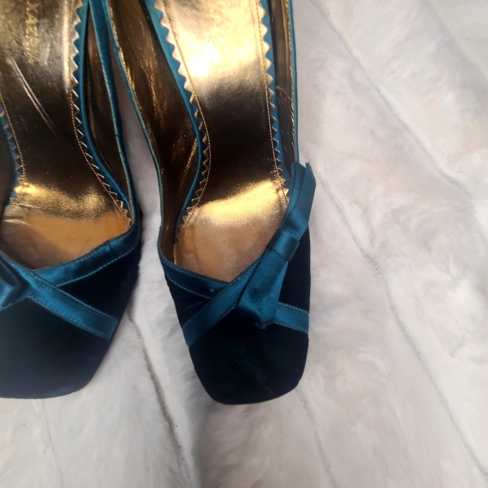 Vintage BCBGeneration Blue Heels with Elegant Design - Picture 2 of 8